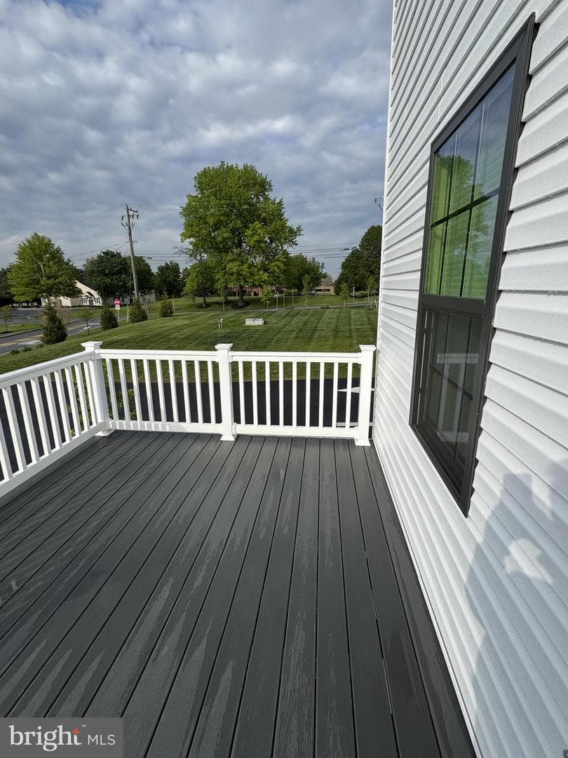 100 Arcadia Way photo 3