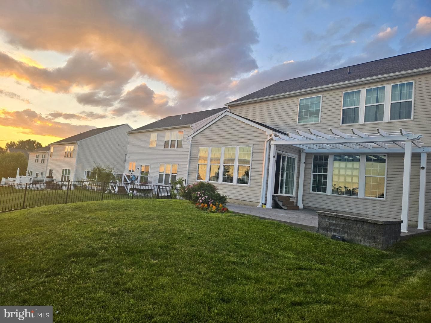 608 Empire Drive photo 3