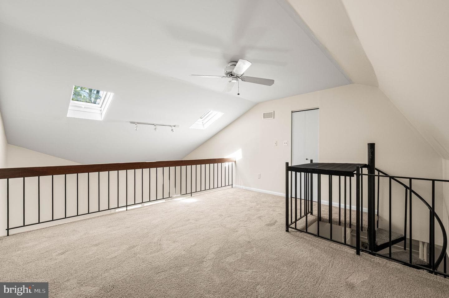 242 Valley Stream Lane photo 22