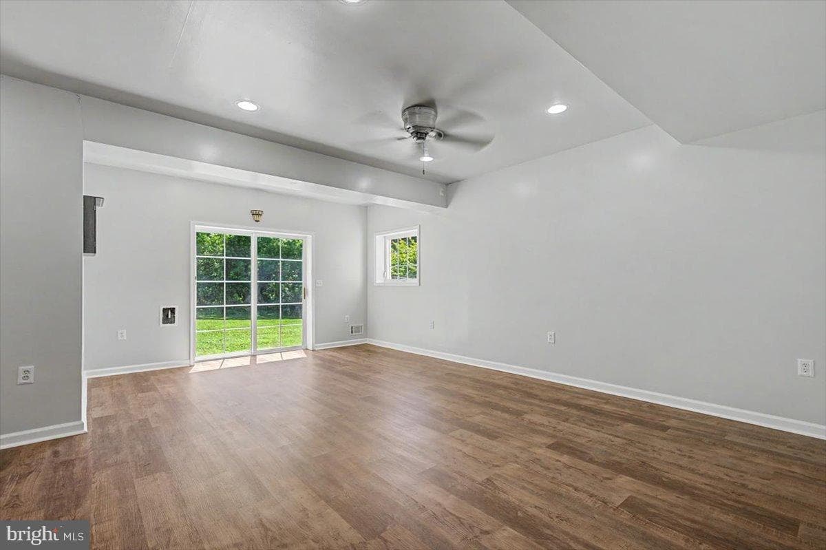 69 Meadowcroft Lane photo 36