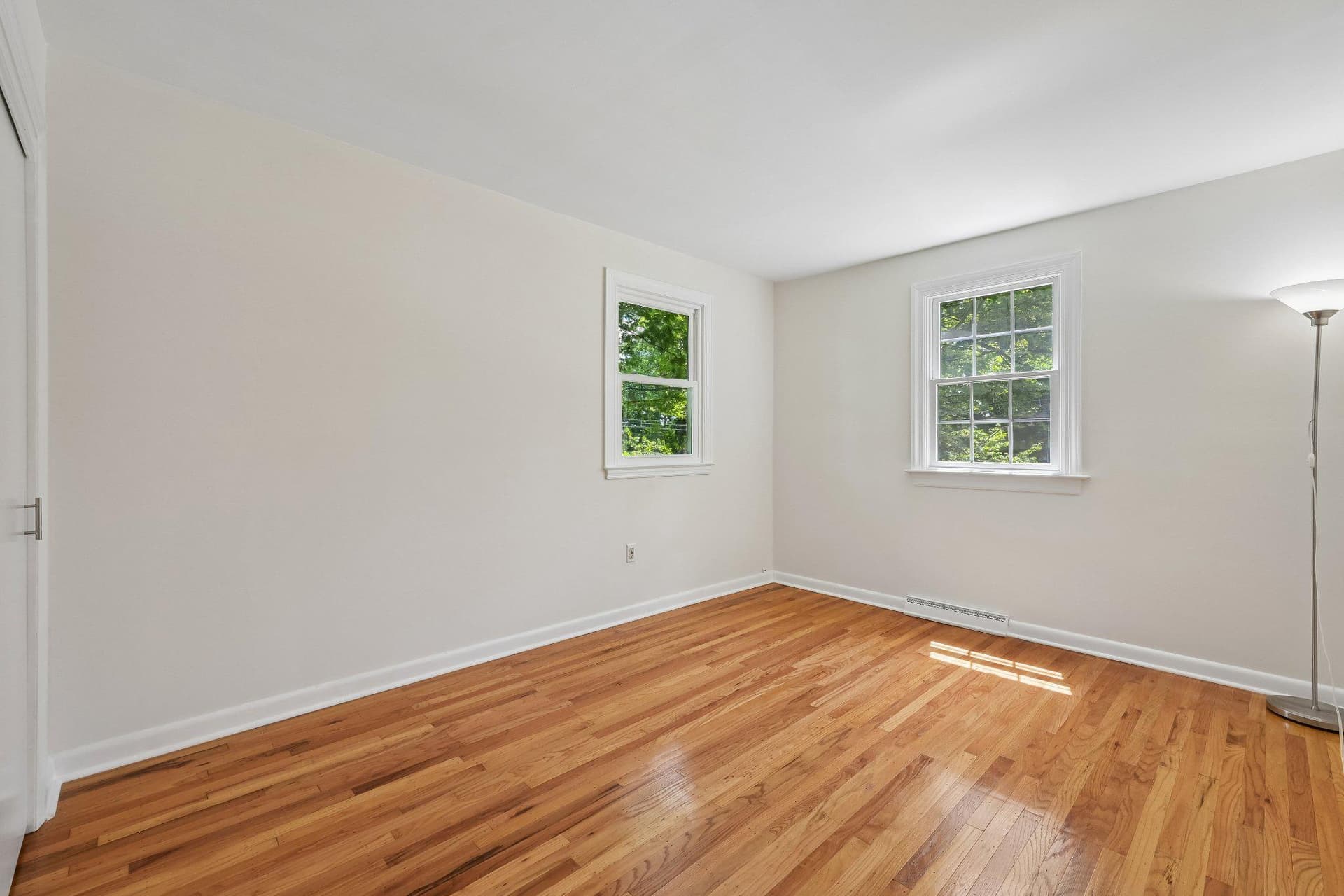 543 Midland Avenue photo 24