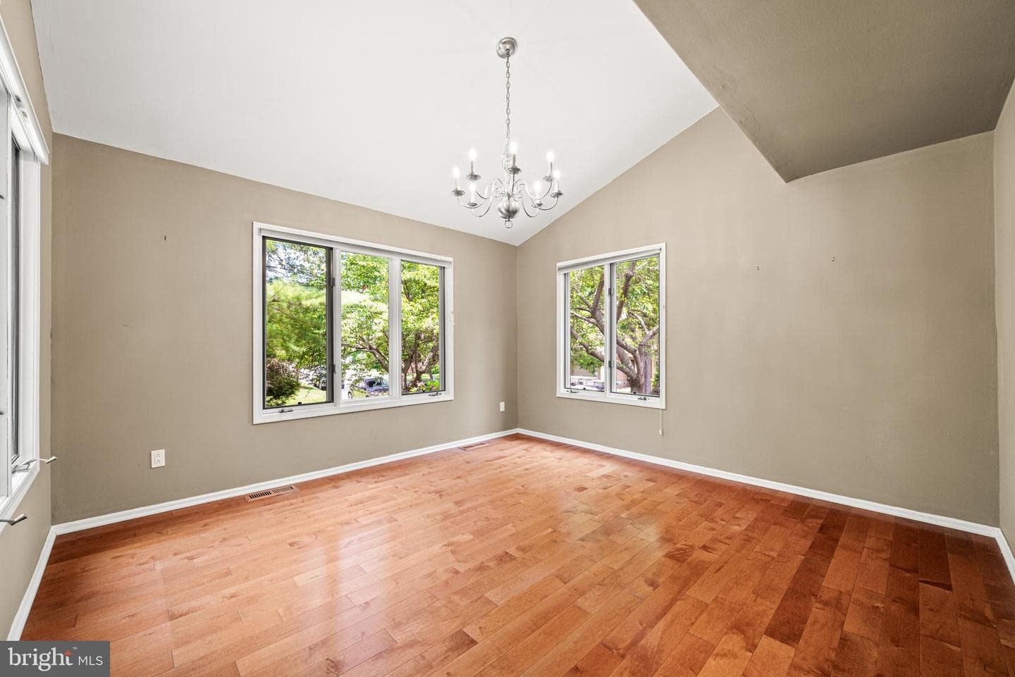 82 Amity Drive photo 11