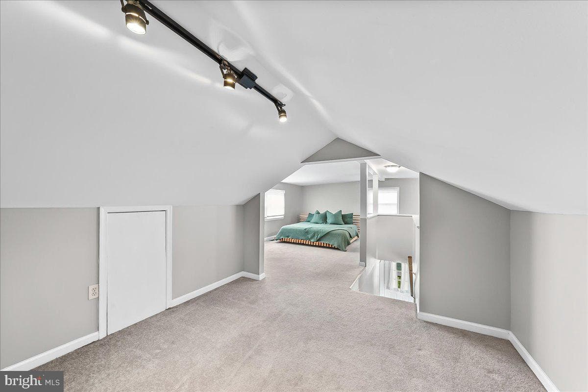 1019 Riverside Drive photo 32