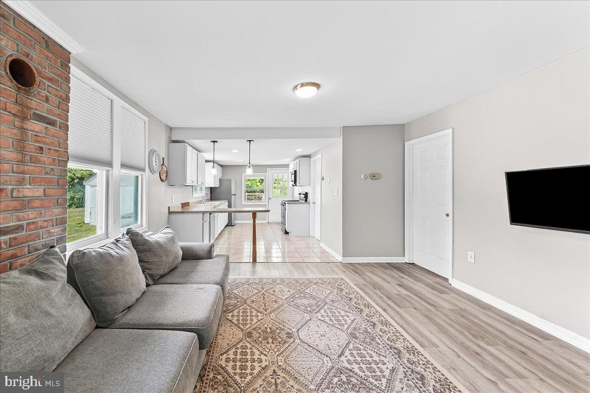 1019 Riverside Drive photo 8
