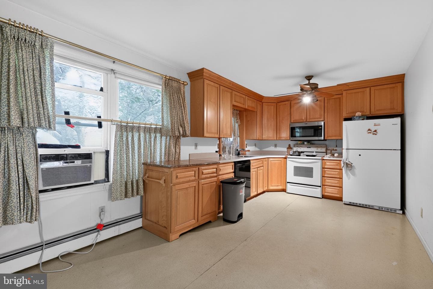 1 Lynn Boulevard photo 11