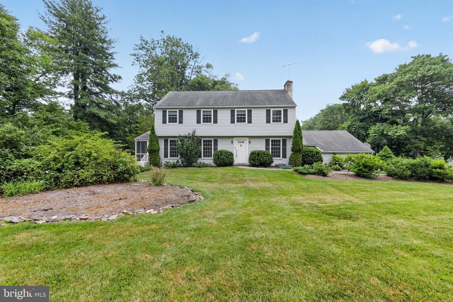 1408 Ponds Edge Road photo 3