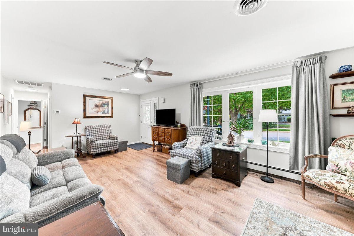 301 Delaware Avenue photo 8