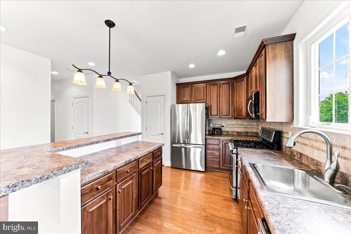 207 Hendrickson Lane photo 11