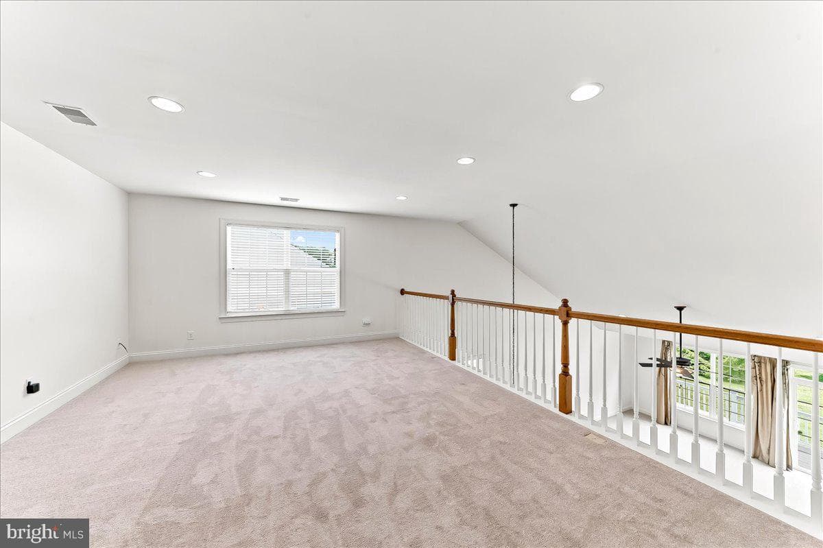 207 Hendrickson Lane photo 32