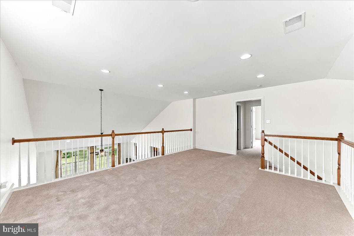 207 Hendrickson Lane photo 33