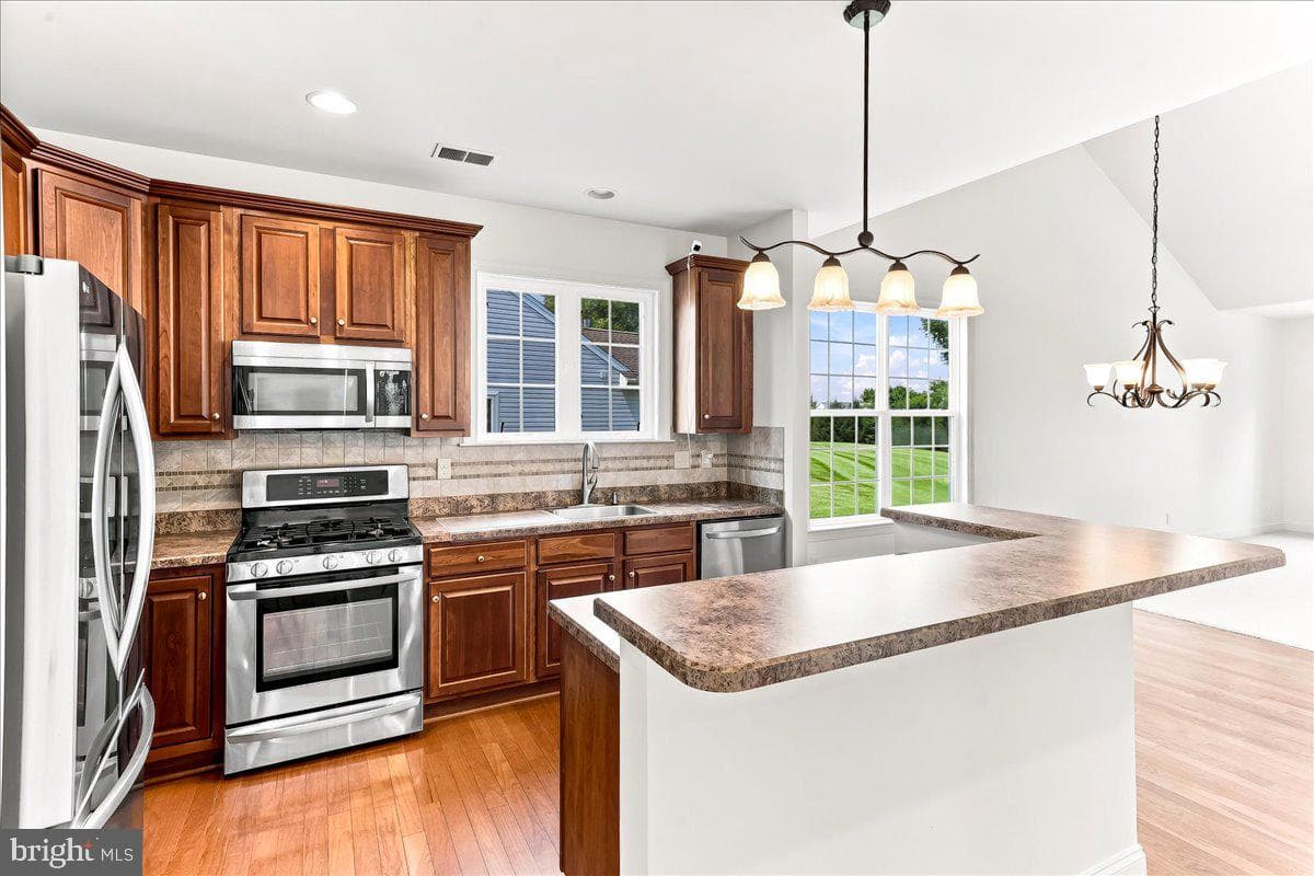 207 Hendrickson Lane photo 8