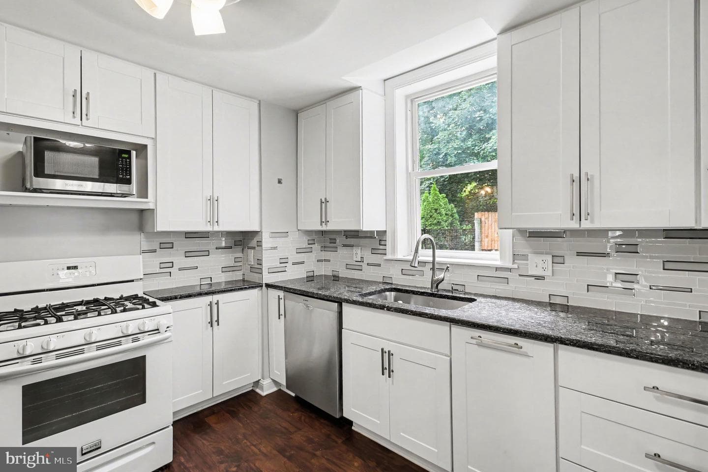 624 Bridge Street photo 14