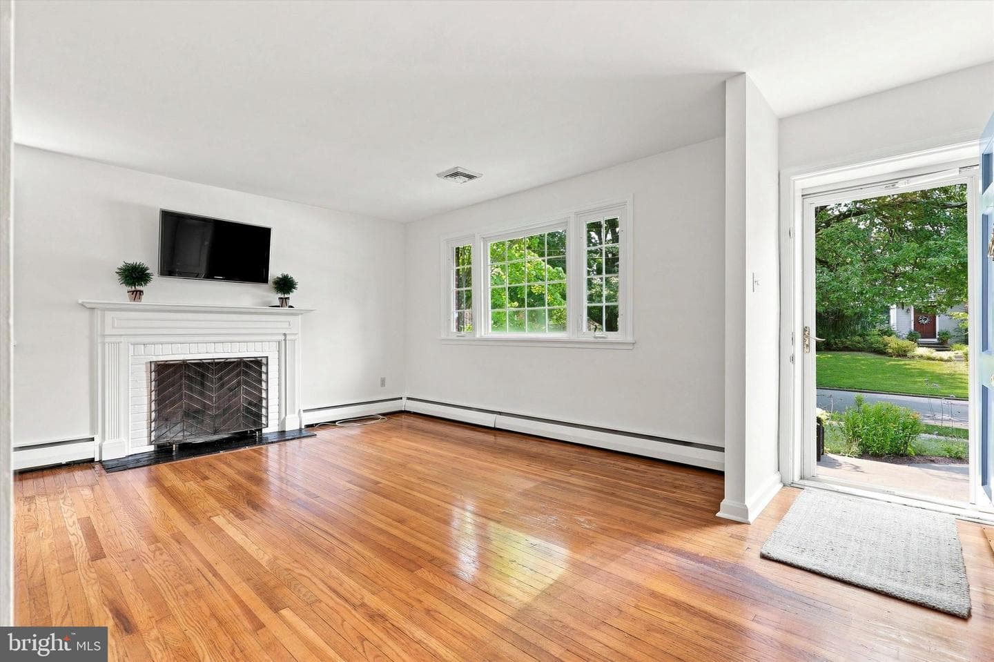 303 Landsende Road photo 5