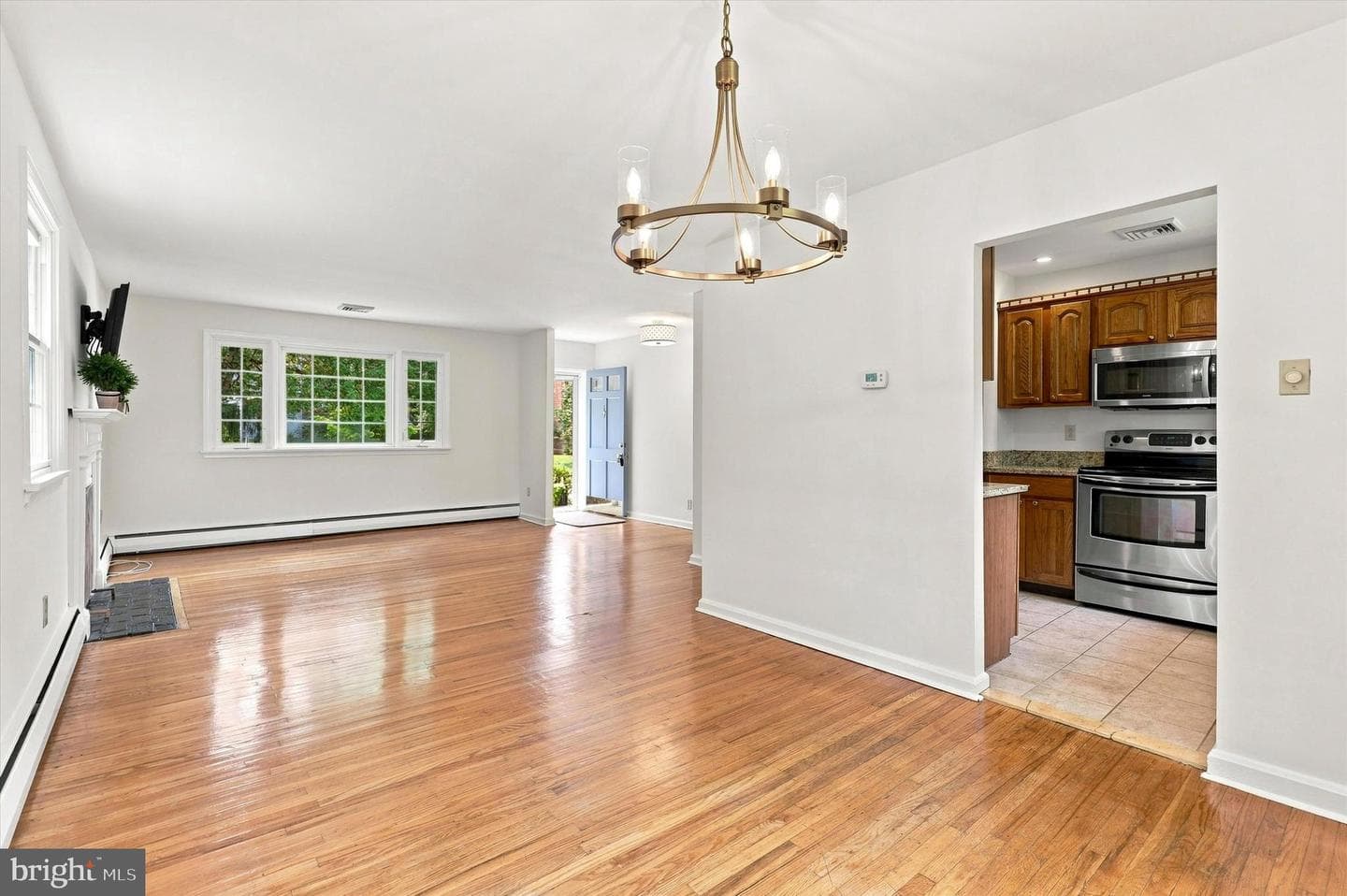 303 Landsende Road photo 8