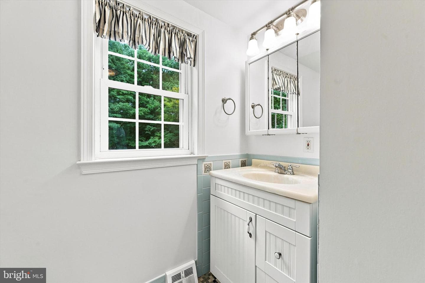 310 Fairview Drive photo 20