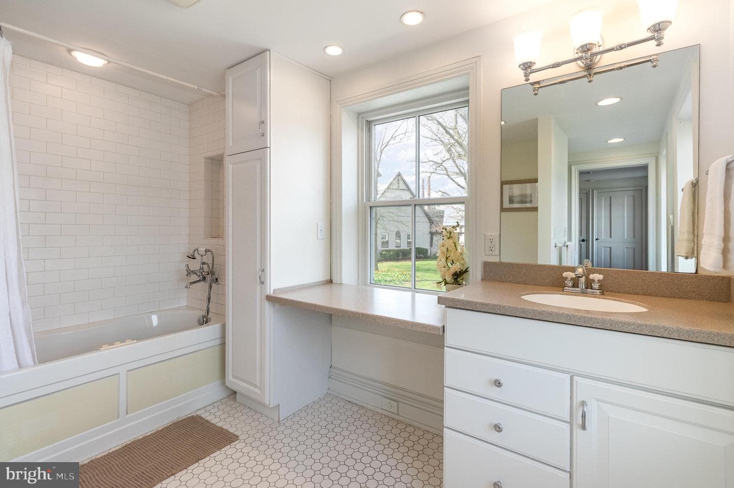 308 E Derry Road photo 19
