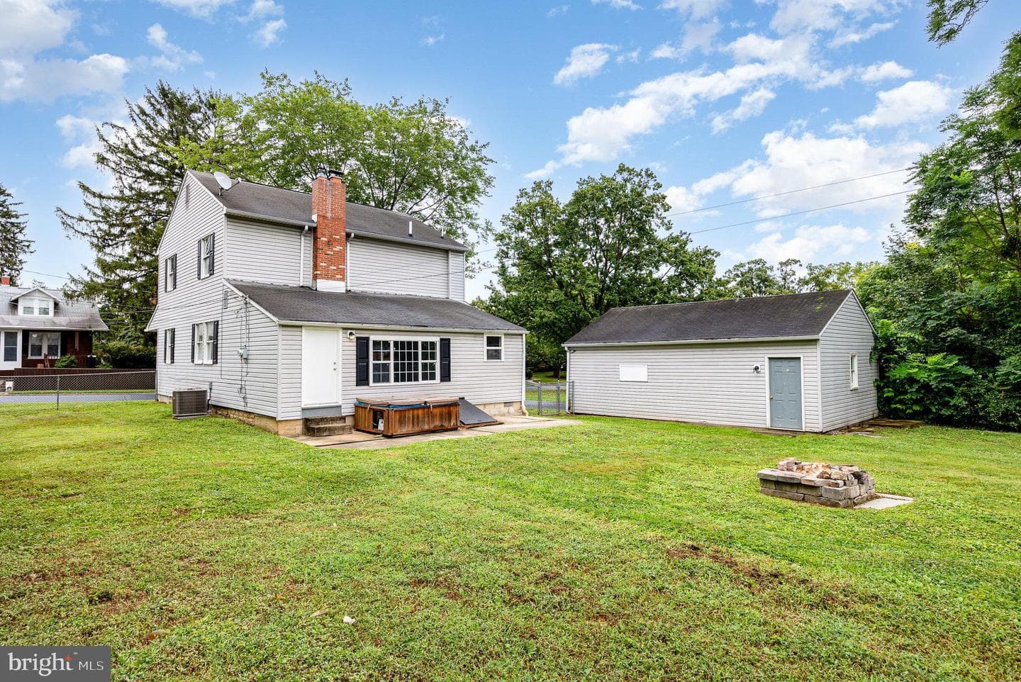 213 Redwood Street photo 31