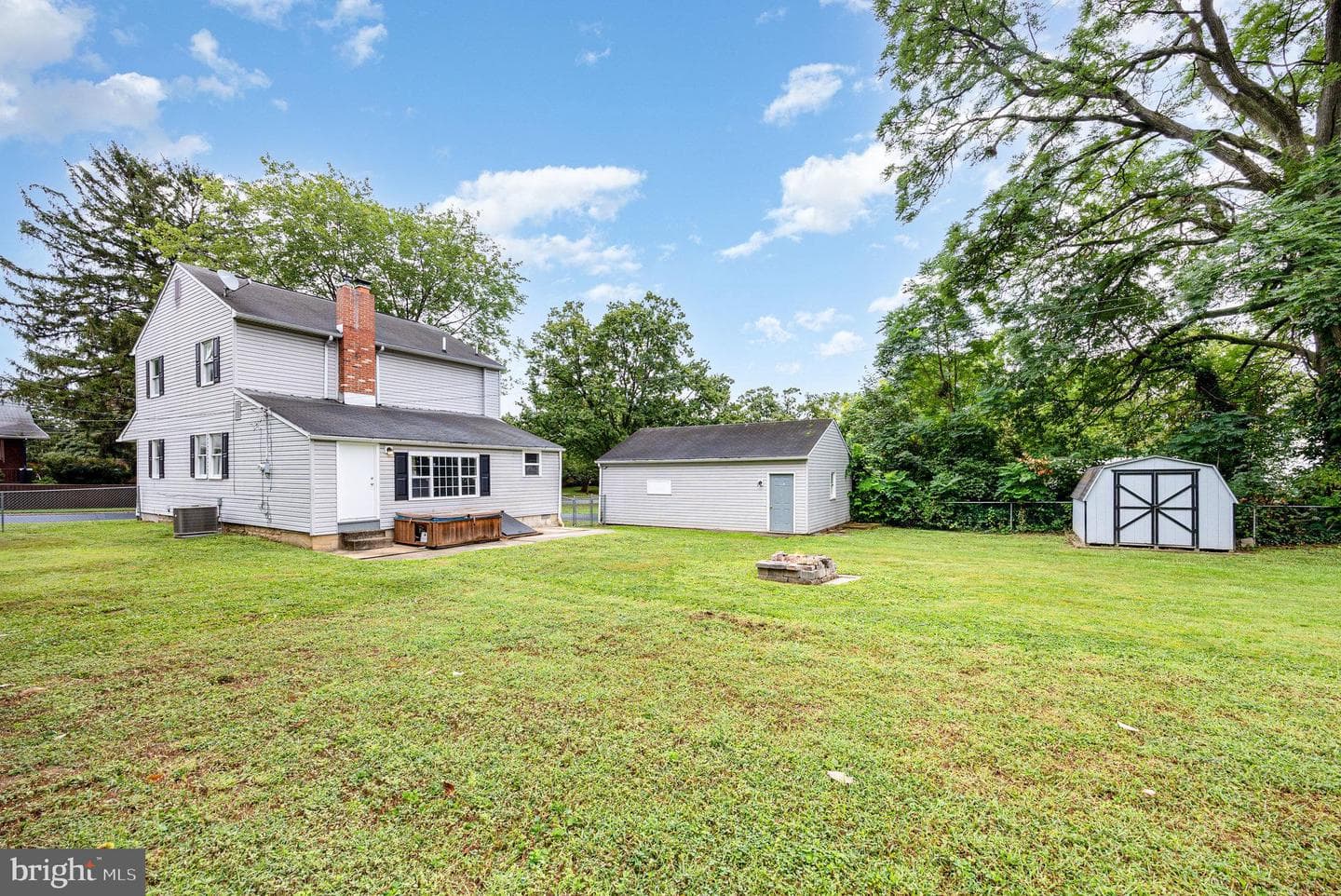 213 Redwood Street photo 32