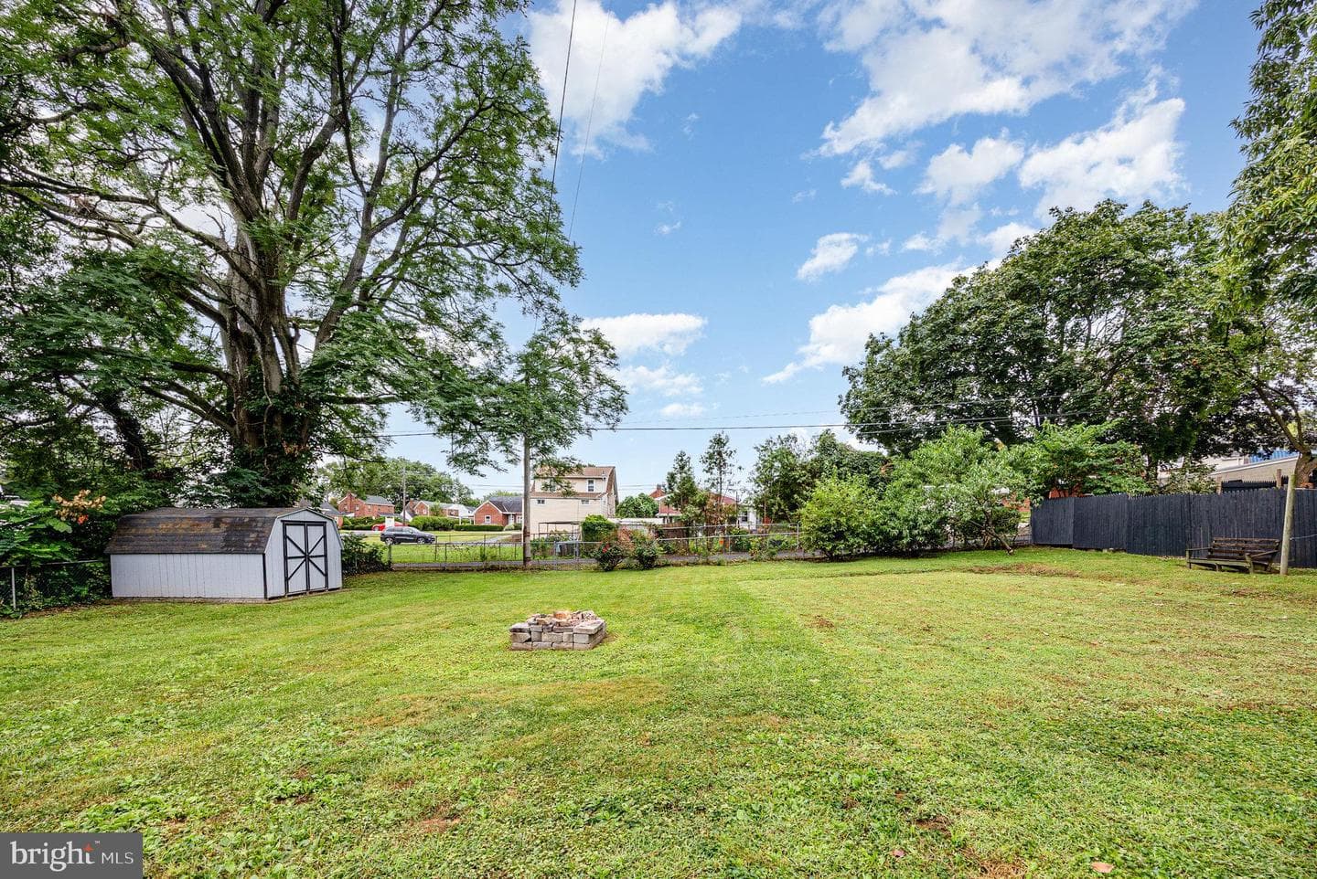 213 Redwood Street photo 33
