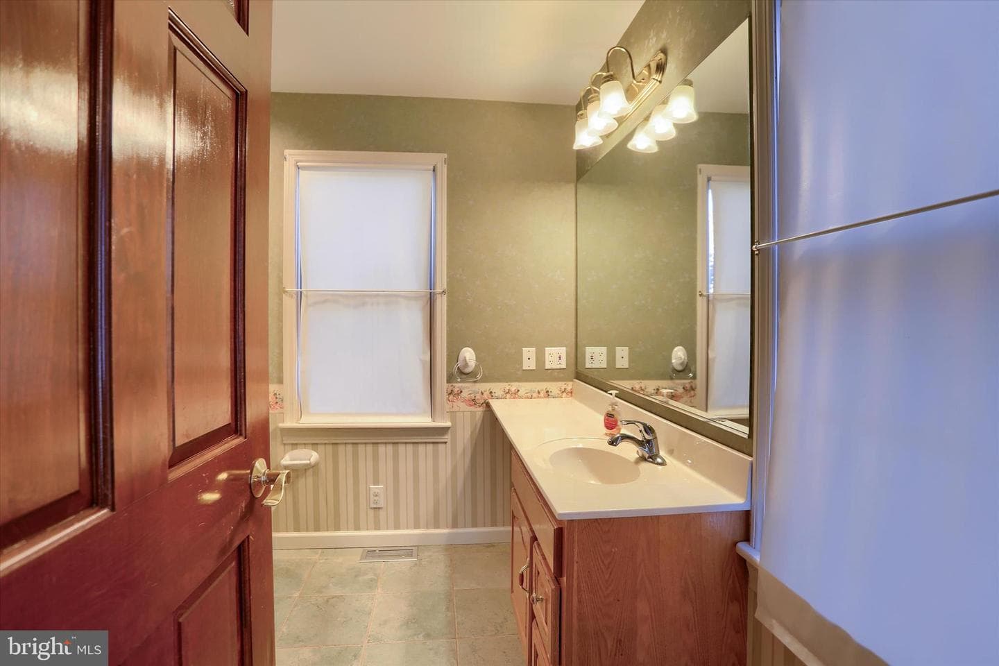 211 Frederick Street photo 33