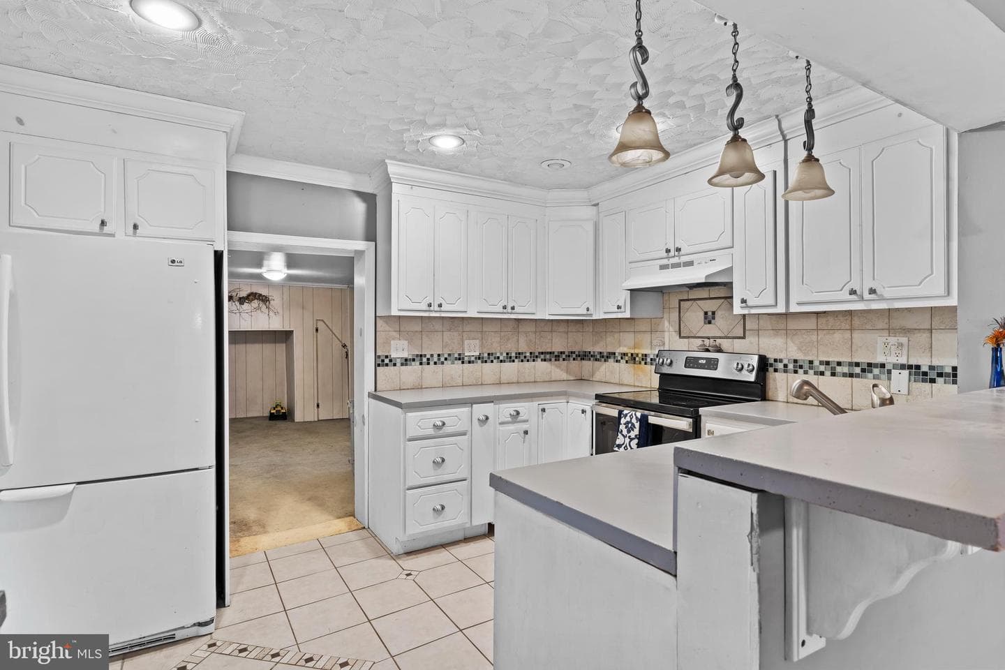 328 N Spring Street photo 16