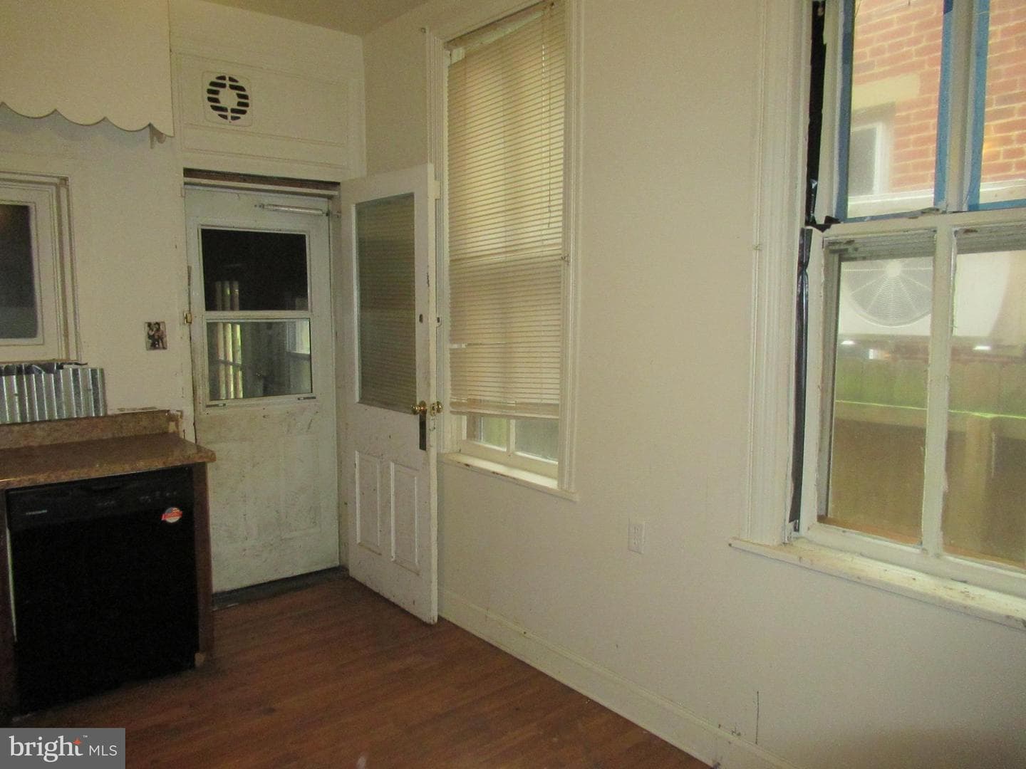 1525 Penn Street photo 6