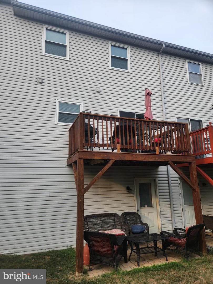 7225 Capital Drive photo 2