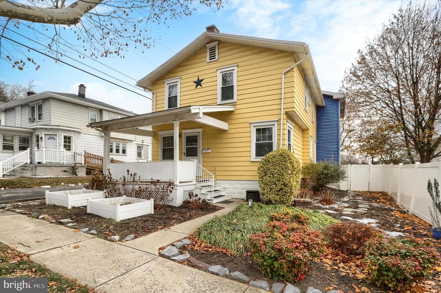 301 Swan Street photo 3
