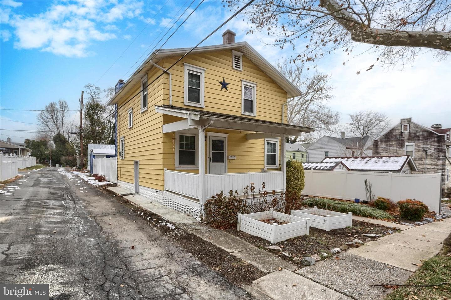 301 Swan Street photo 4