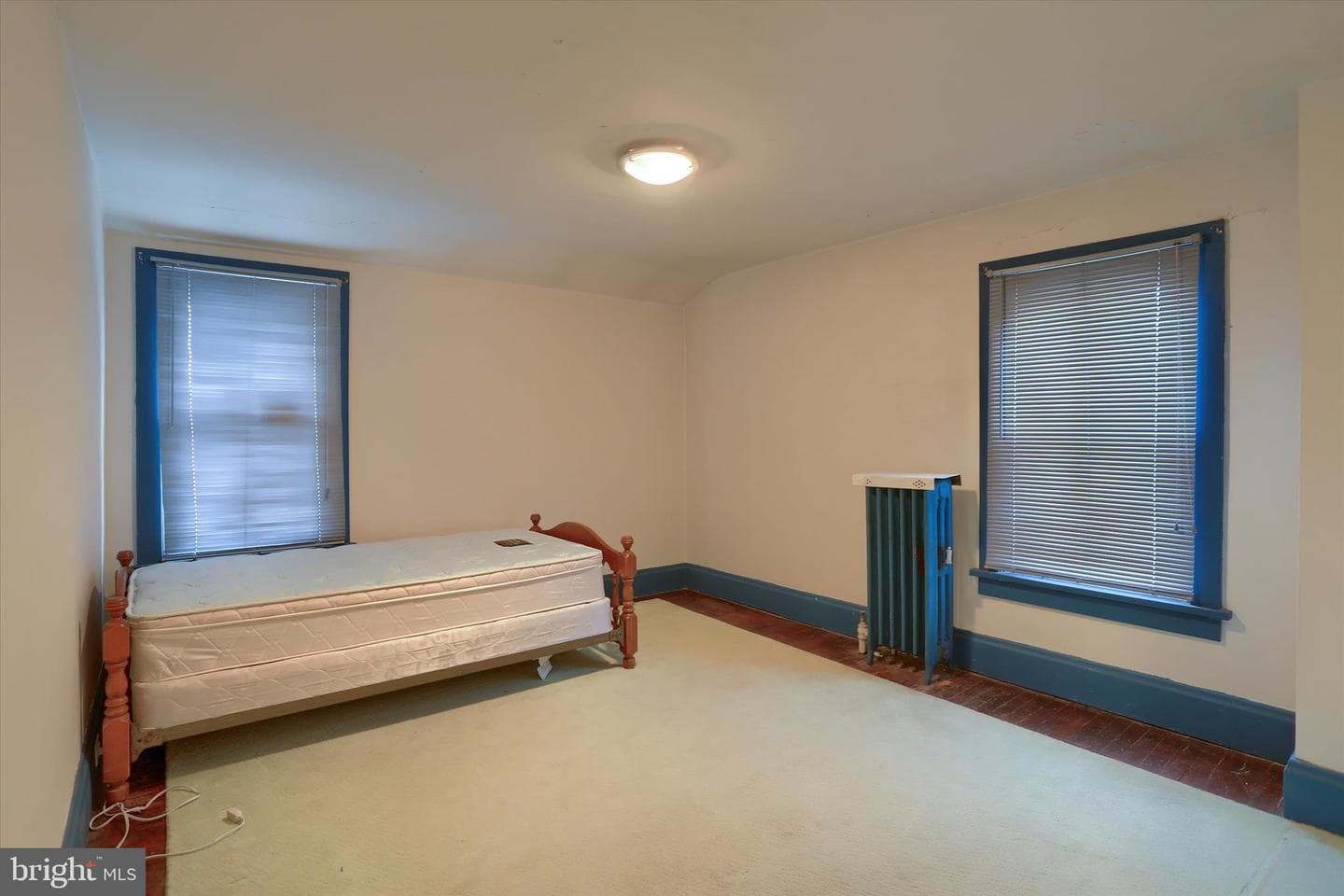 301 Swan Street photo 40