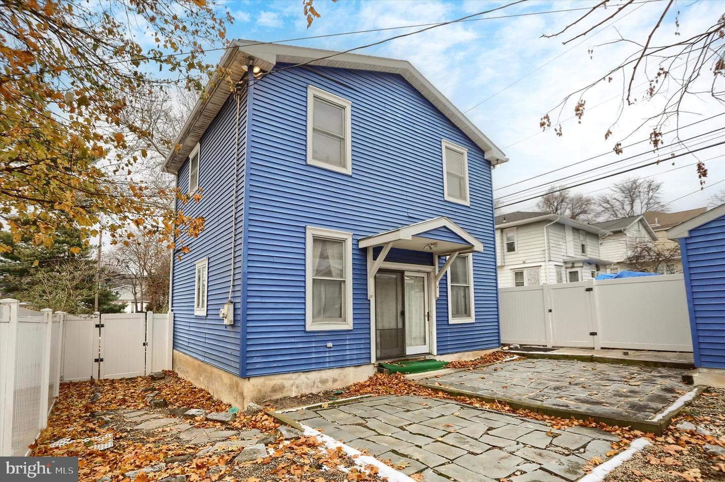 301 Swan Street photo 46