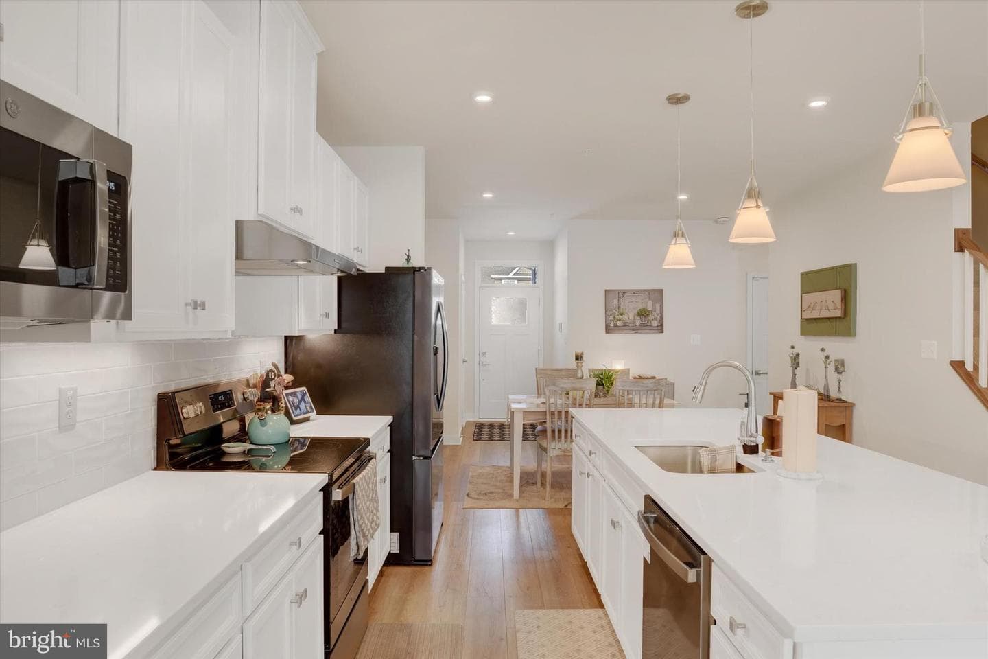 2231 Caroline Lane photo 7