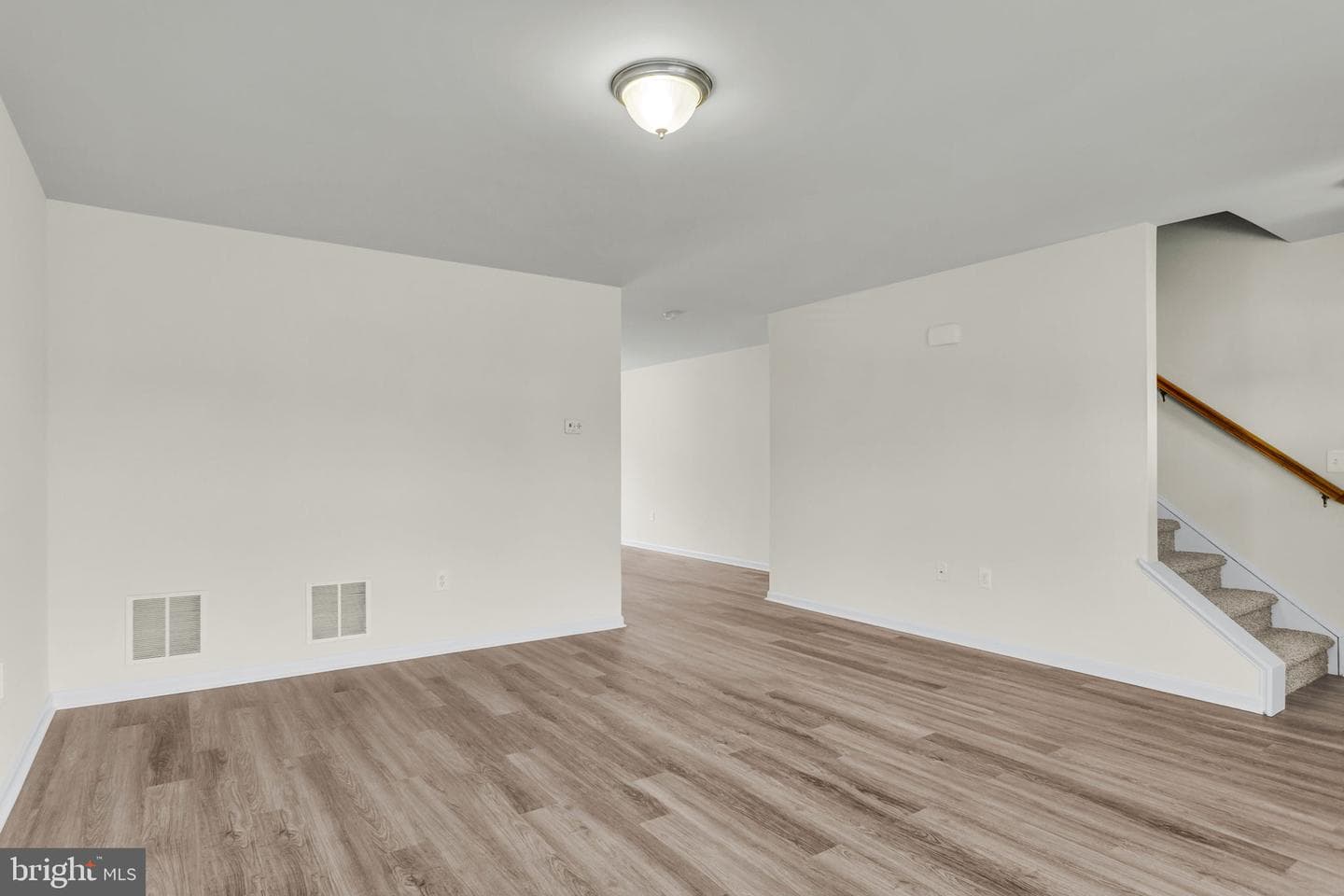 869 Gregs Drive photo 11
