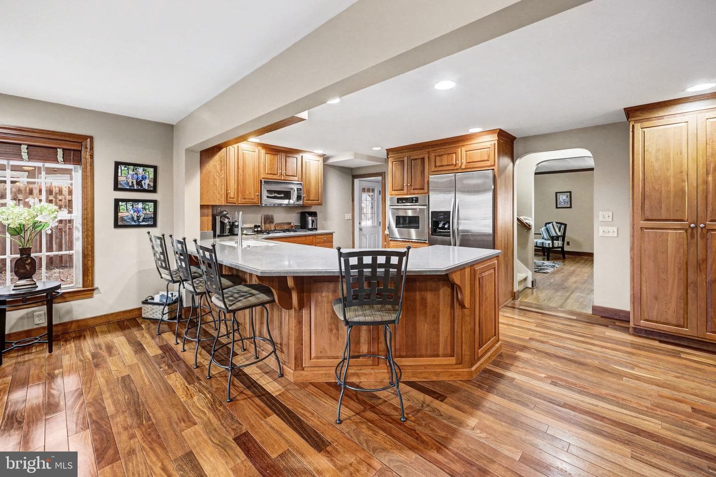 251 Maple Avenue photo 11