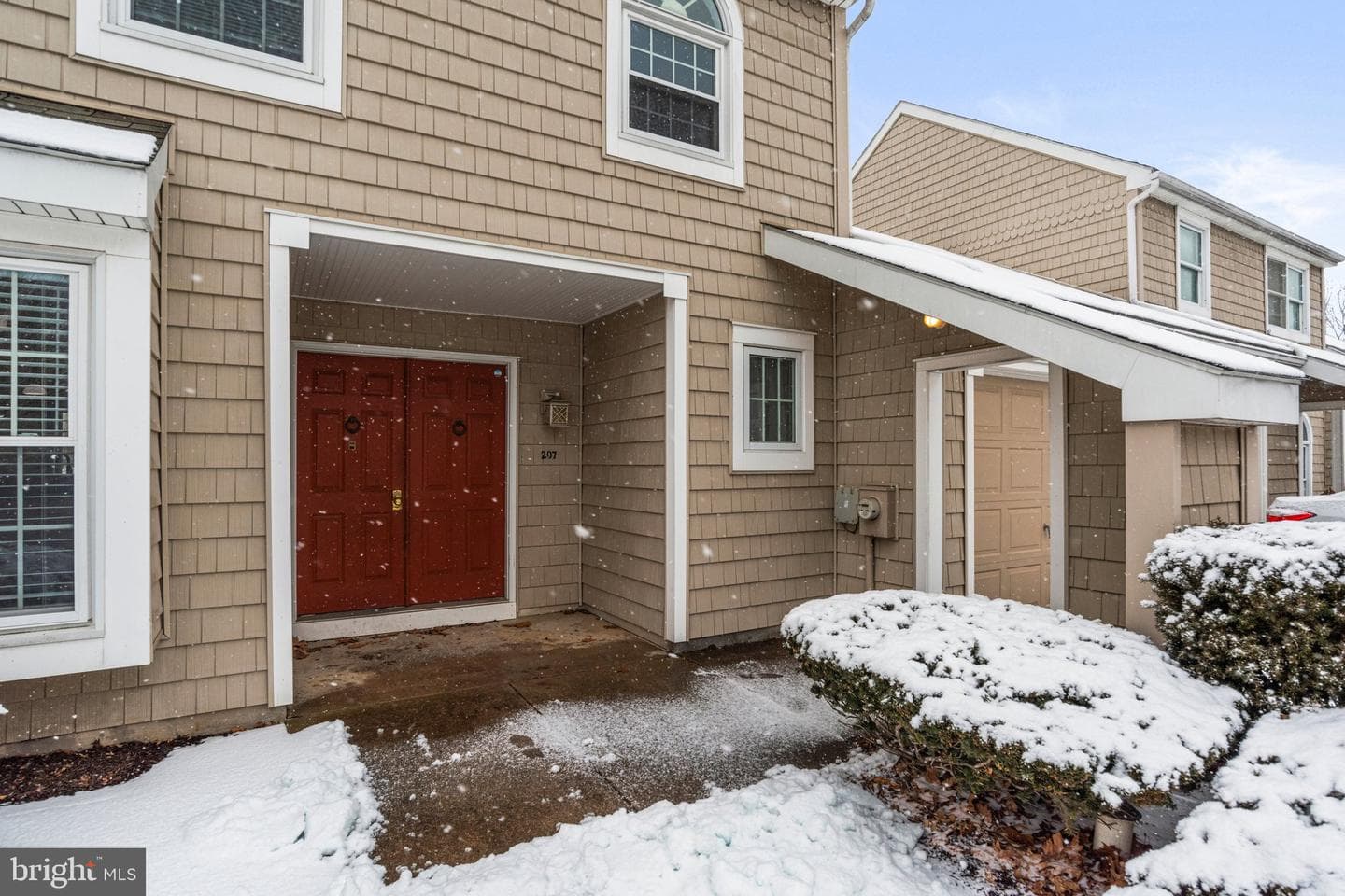 207 Crescent Drive photo 3