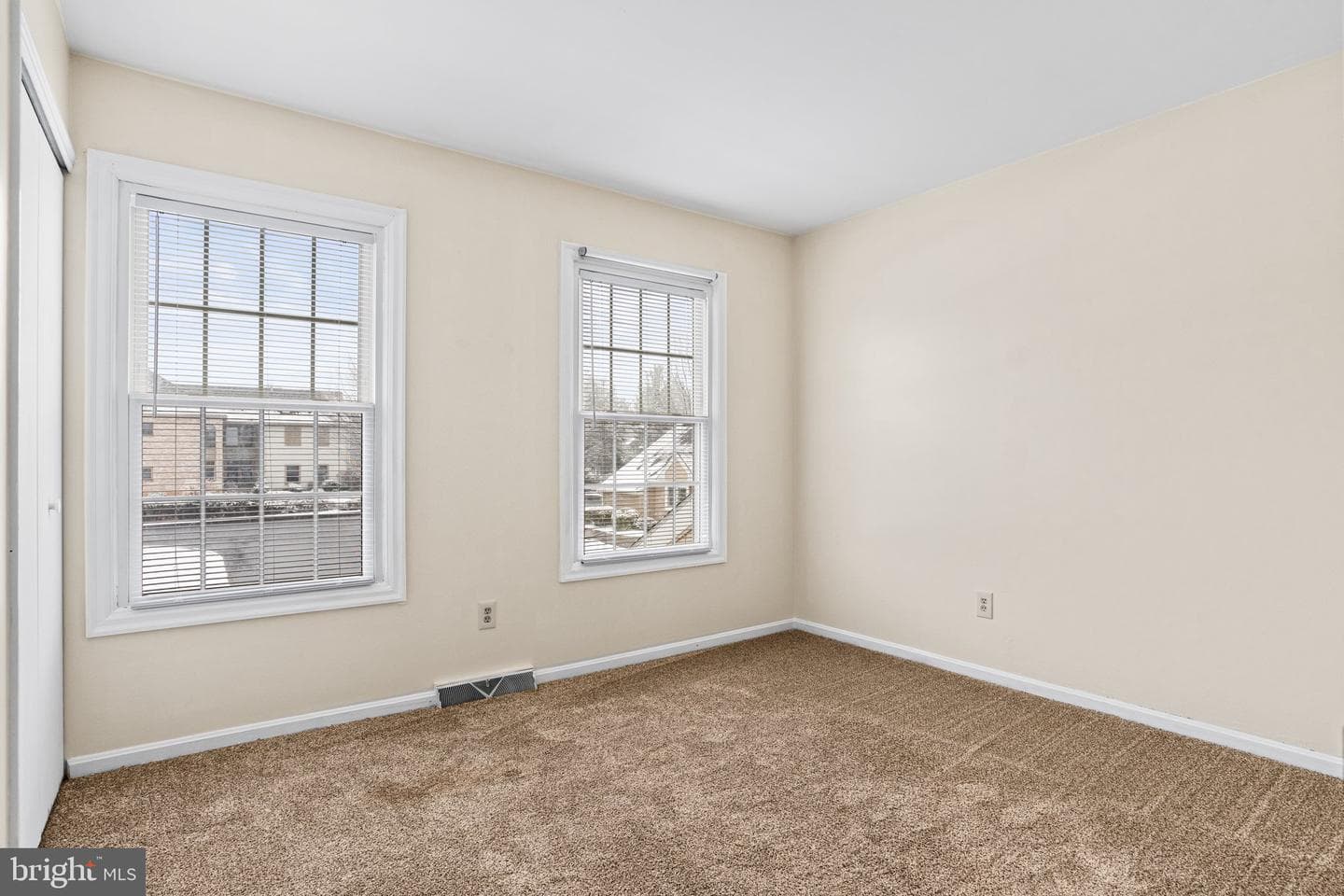 207 Crescent Drive photo 31