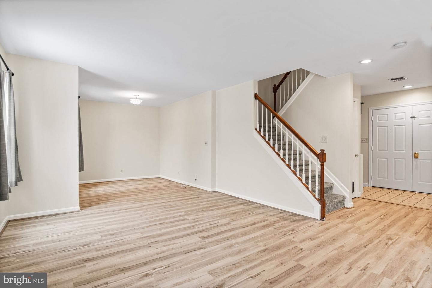 207 Crescent Drive photo 5