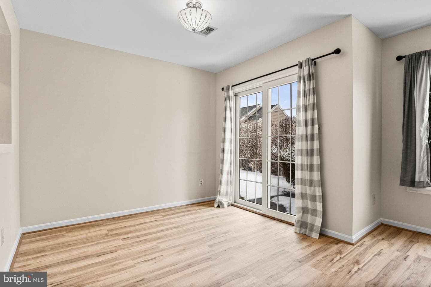207 Crescent Drive photo 8