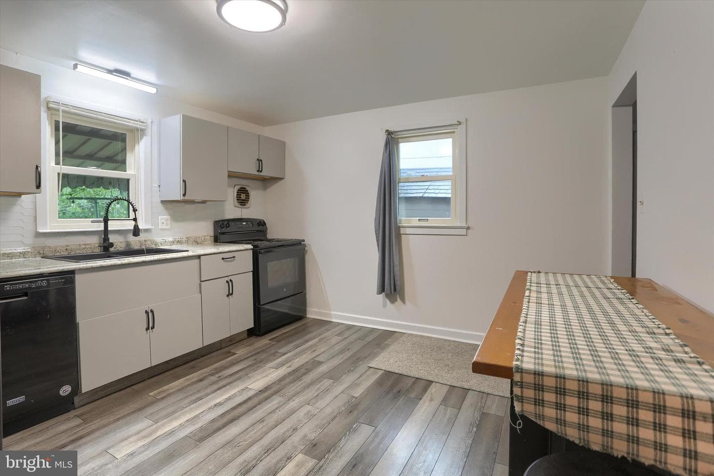 5007 Mauretania Avenue photo 7