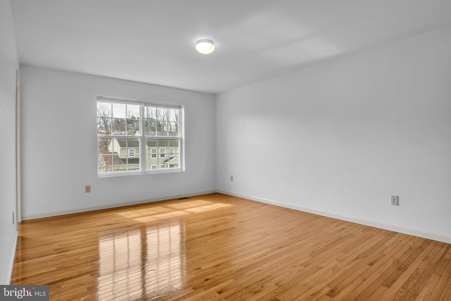 554 Yale Street photo 36
