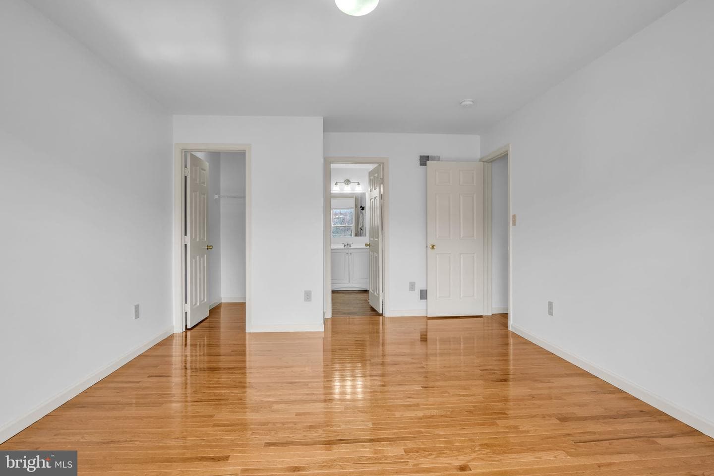 554 Yale Street photo 37