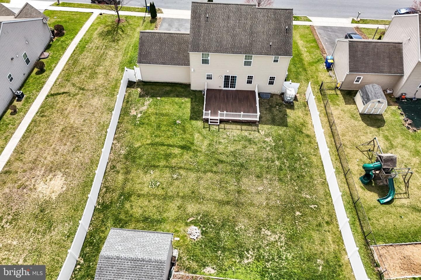 554 Yale Street photo 8
