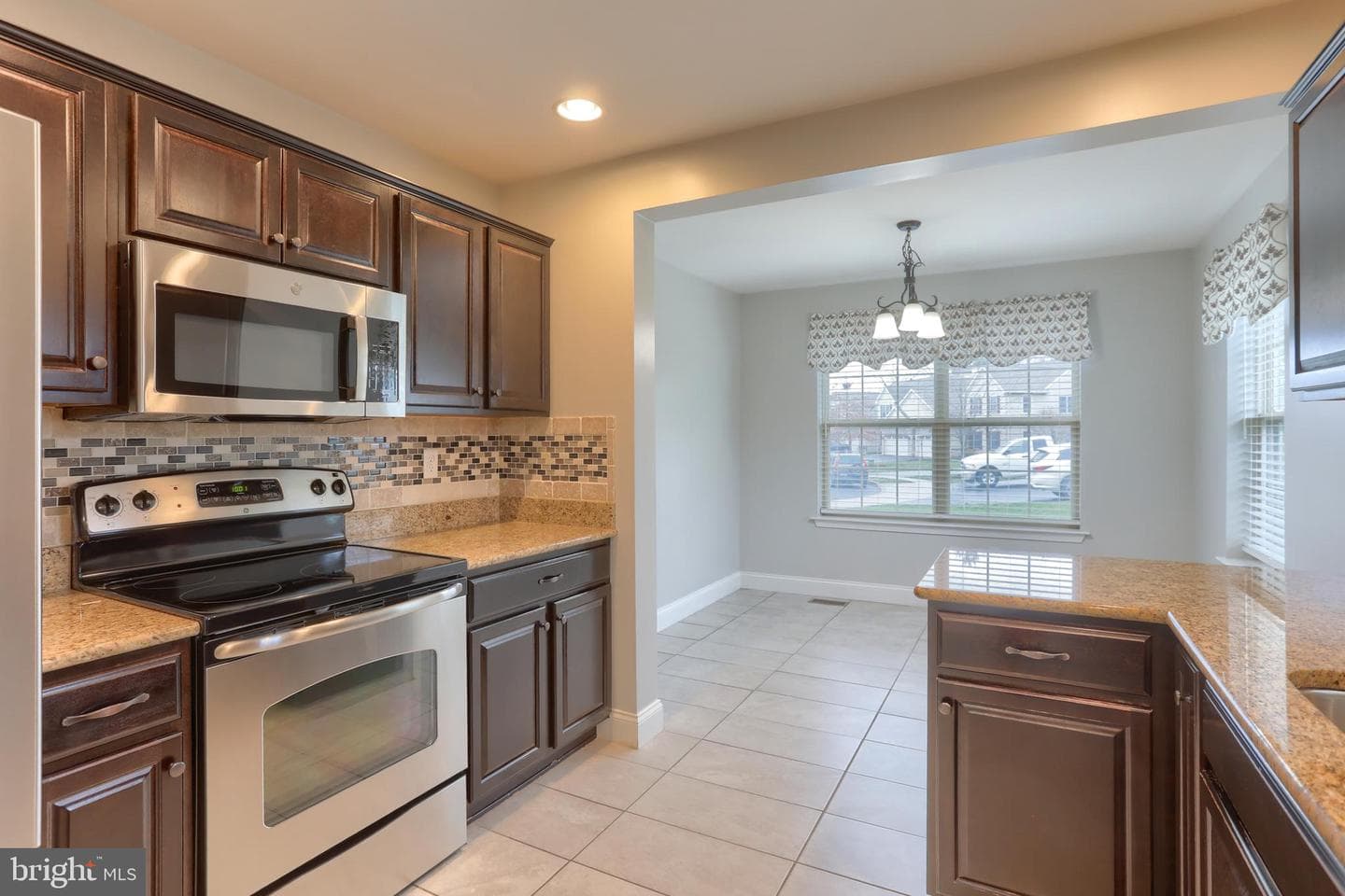 201 Tiverton Lane photo 27