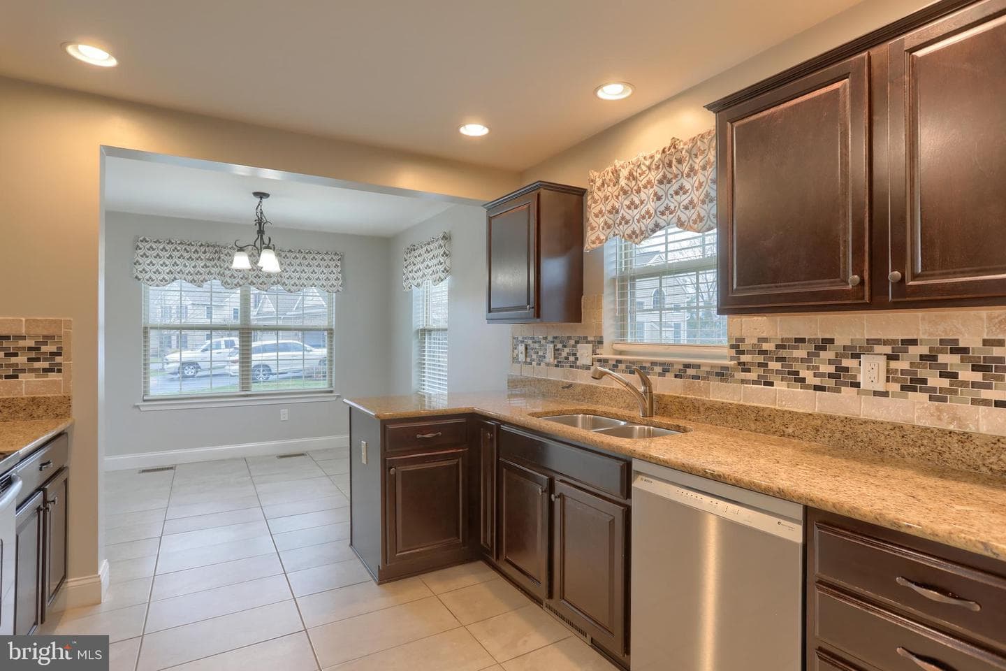 201 Tiverton Lane photo 29