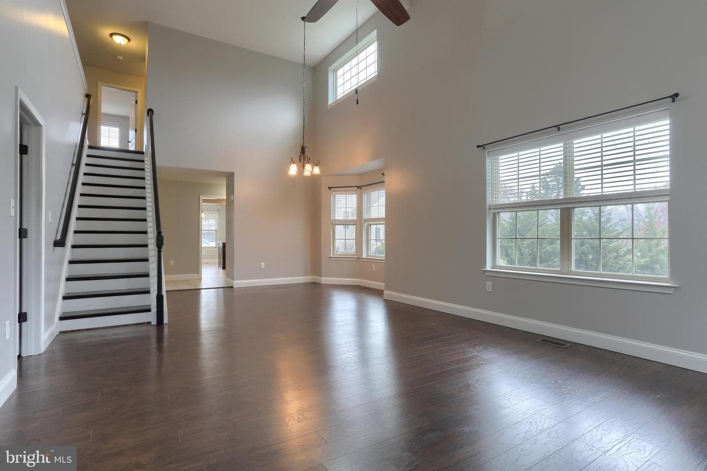 201 Tiverton Lane photo 32
