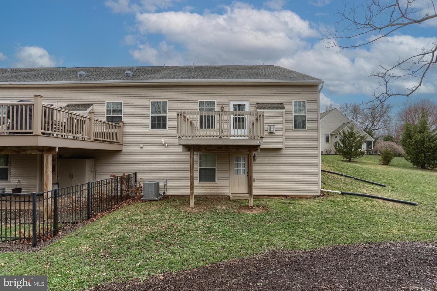 201 Tiverton Lane photo 41