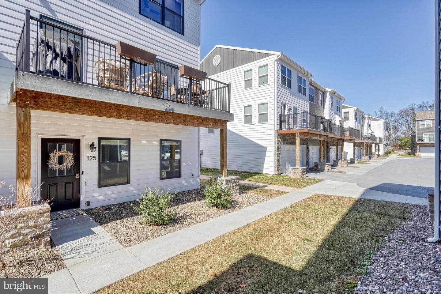 125 High Pointe Drive photo 2