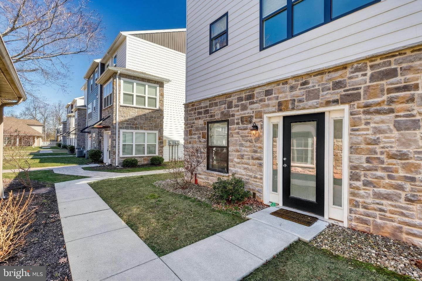 125 High Pointe Drive photo 35