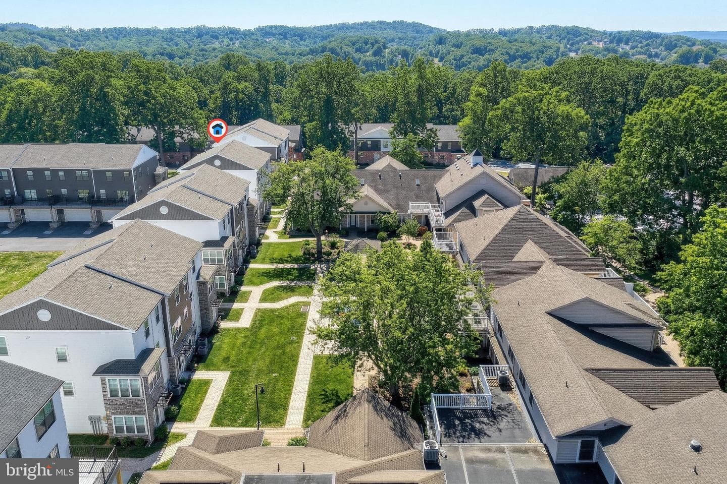 125 High Pointe Drive photo 37