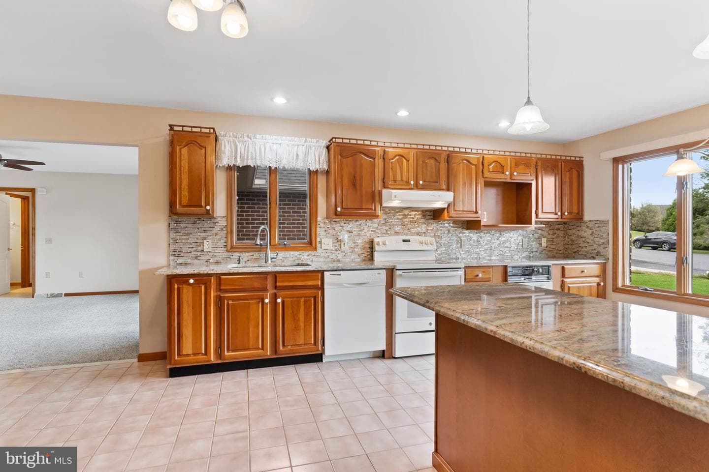 6365 N Huntsmen Dr. photo 4